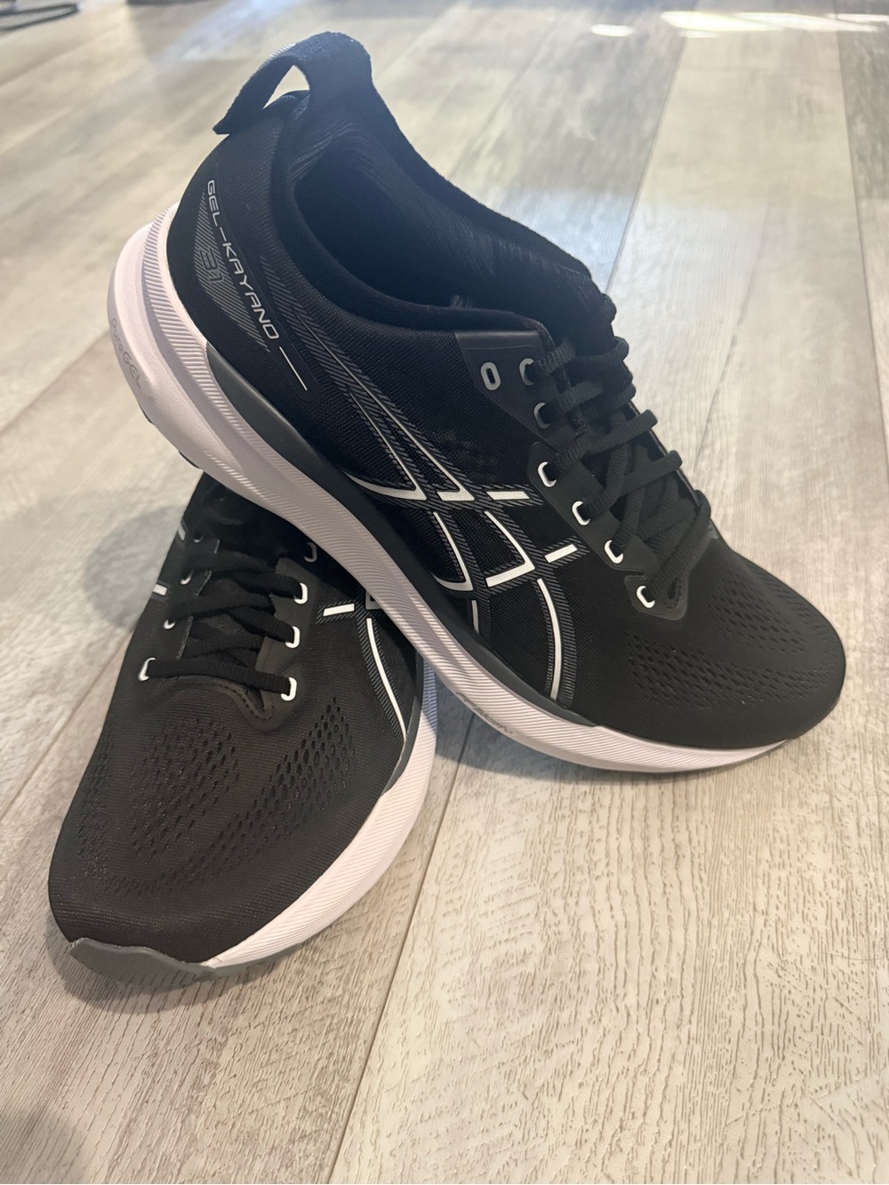 ASICS GEL-KAYANO 31 Men’s 11.5 Wide 2E Black White Running Shoes New With Box